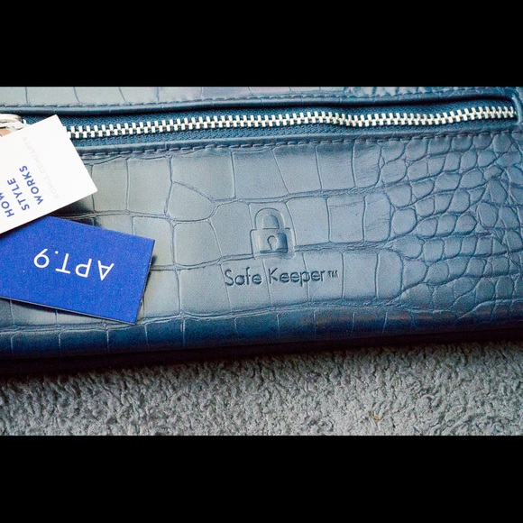 Apt 9 navy blue clutch wallet - Picture 2 of 8